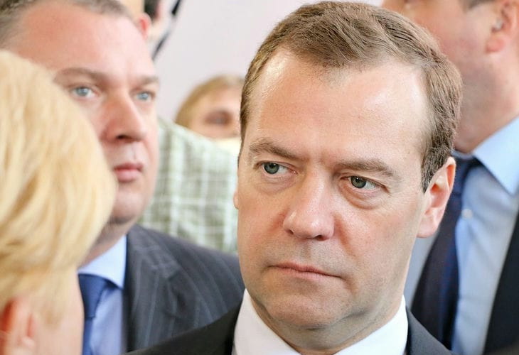 Медведев прокомментировал заявления Сикорского об американском ударе по российским целям Медведев прокомментировал заявления Сикорского об американском ударе по российским целям