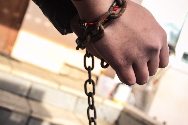 На Алтае мужчине грозит семь лет тюрьмы за избиение экс-полицейского На Алтае мужчине грозит семь лет тюрьмы за избиение экс-полицейского