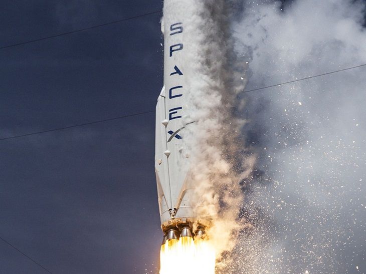 Массивный кусок ракеты SpaceX Илона Маска рухнул на кемпинг в американском штате Массивный кусок ракеты SpaceX Илона Маска рухнул на кемпинг в американском штате