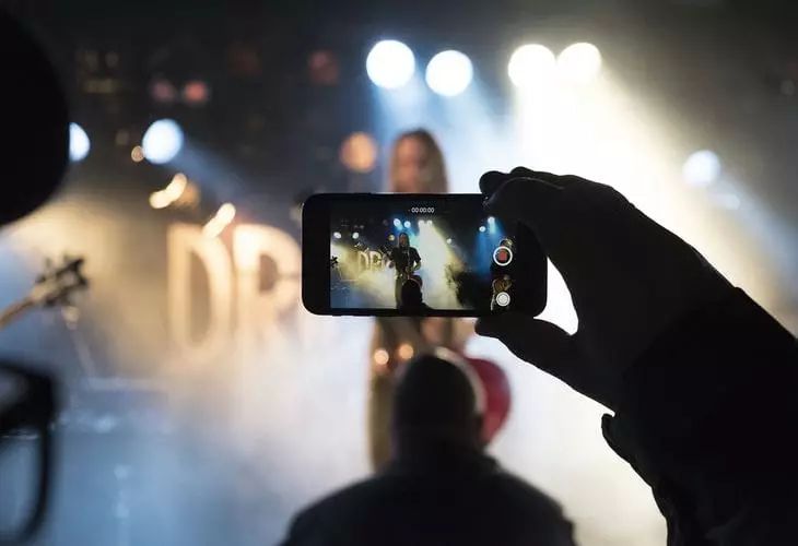 В ГД захотели ввести дресс-код для артистов после выступления Бузовой в Уфе В ГД захотели ввести дресс-код для артистов после выступления Бузовой в Уфе