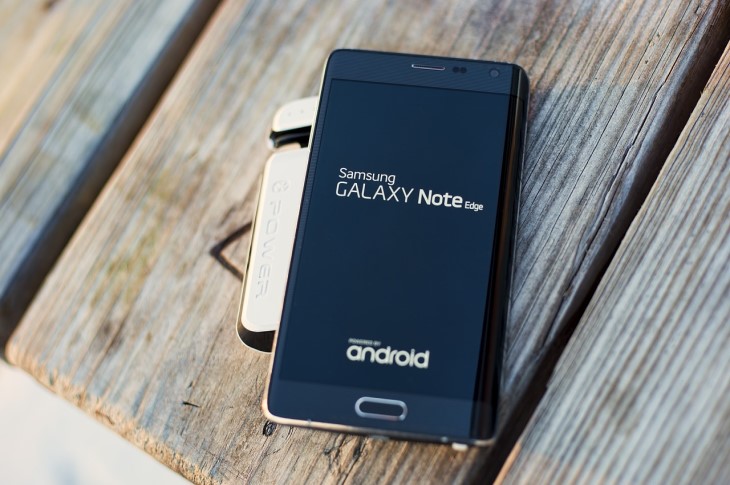 Samsung перестала обновлять три своих смартфона Samsung перестала обновлять три своих смартфона