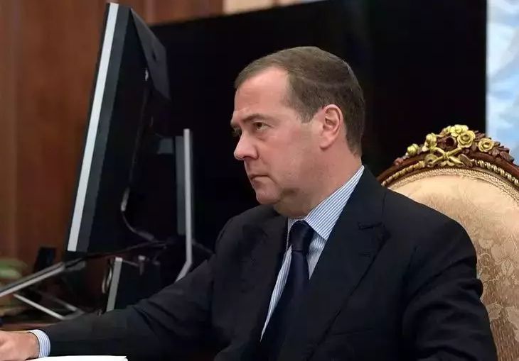 «Пусть горят в адском пламени»: Медведев обратился к западным странам «Пусть горят в адском пламени»: Медведев обратился к западным странам