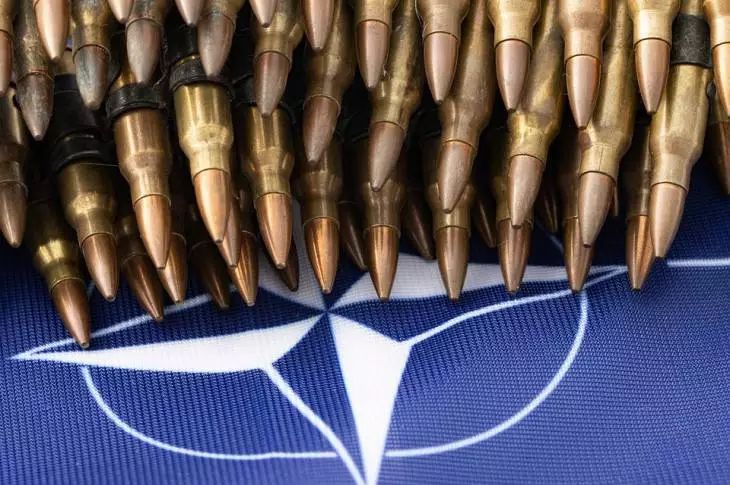 Генсек НАТО поддержал Германию, разрешившую применять оружие против РФ Генсек НАТО поддержал Германию, разрешившую применять оружие против РФ