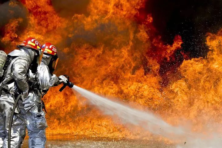 Газопровод загорелся из-за аномальной жары в Саратовской области Газопровод загорелся из-за аномальной жары в Саратовской области