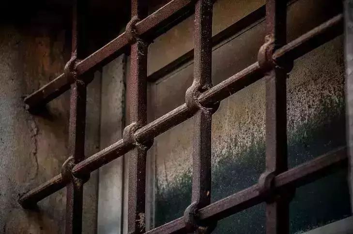 Обвиняемые захватили в заложники двух сотрудников СИЗО в Ростовской области Обвиняемые захватили в заложники двух сотрудников СИЗО в Ростовской области
