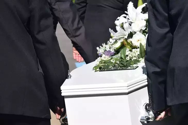 Сын модельера Вячеслава Зайцева умер после болезни Сын модельера Вячеслава Зайцева умер после болезни