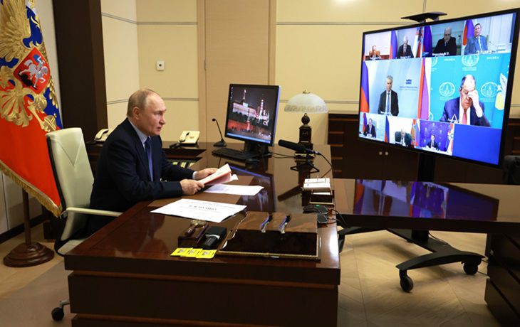 Владимир Путин анонсировал запуск производства новых ракет в ответ на политику Вашингтона Владимир Путин анонсировал запуск производства новых ракет в ответ на политику Вашингтона
