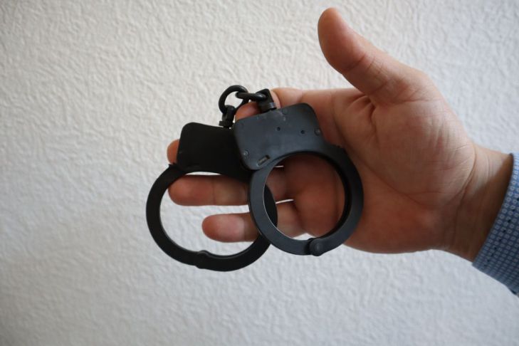 В Париже задержали двух режиссеров за изнасилование В Париже задержали двух режиссеров за изнасилование