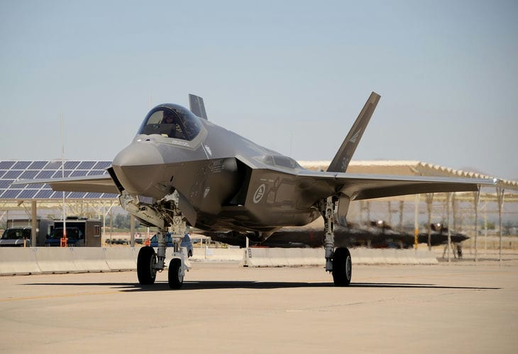 Bloomberg: десятки истребителей F 35 из-за непогоды могут получить повреждения в США Bloomberg: десятки истребителей F 35 из-за непогоды могут получить повреждения в США