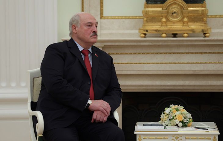 Лукашенко призвал россиян и украинцев спасти белорусские деревни Лукашенко призвал россиян и украинцев спасти белорусские деревни