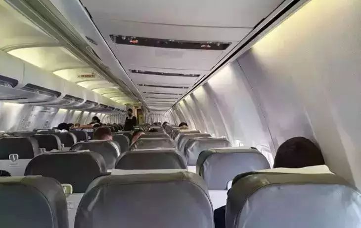 Самолет Delta Airlines экстренно приземлился в Нью-Йорке из-за испорченной еды на борту Самолет Delta Airlines экстренно приземлился в Нью-Йорке из-за испорченной еды на борту