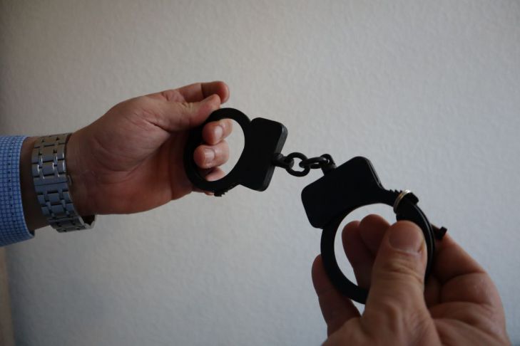 В Дагестане под арест попал мужчина, сбивший на машине двух полицейских в Махачкале В Дагестане под арест попал мужчина, сбивший на машине двух полицейских в Махачкале