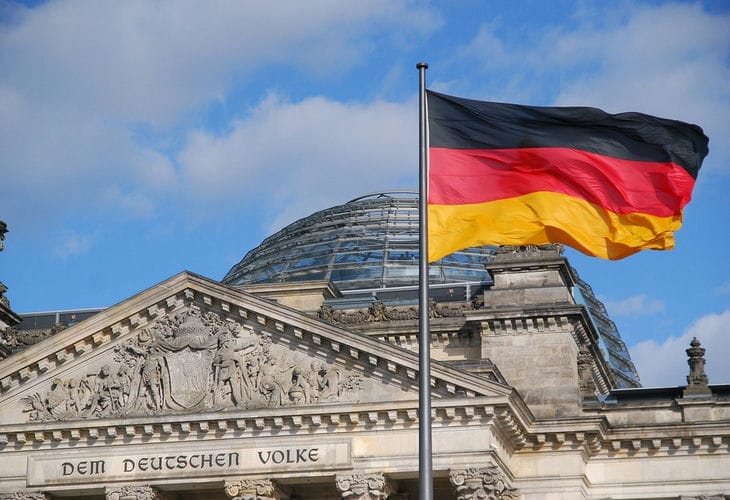 Канцлер Германии признался, что до сих пор пользуется ламповым телевизором Канцлер Германии признался, что до сих пор пользуется ламповым телевизором