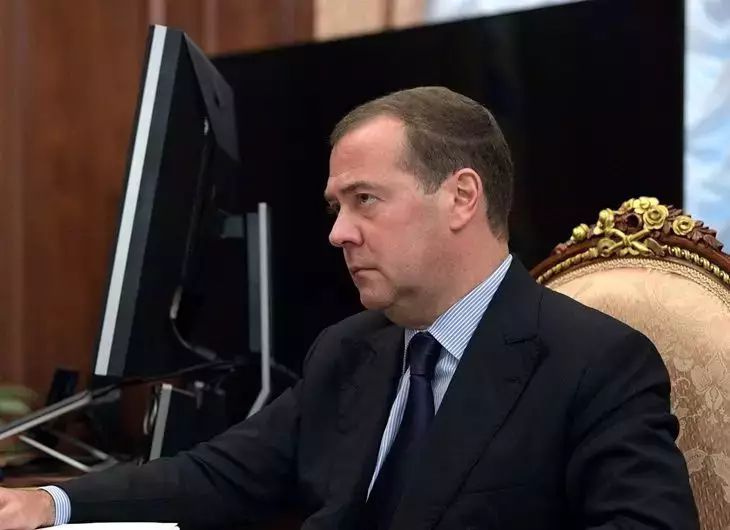 Медведев предупредил, что РФ даст жесткий отпор Трампу или другому президенту США Медведев предупредил, что РФ даст жесткий отпор Трампу или другому президенту США