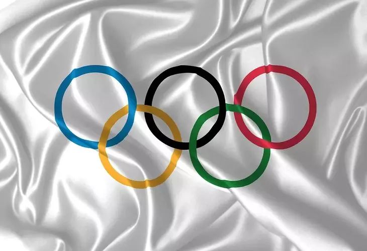 Провалившая гендерный тест боксерша из Алжира попросила, чтобы ее перестали травить Провалившая гендерный тест боксерша из Алжира попросила, чтобы ее перестали травить