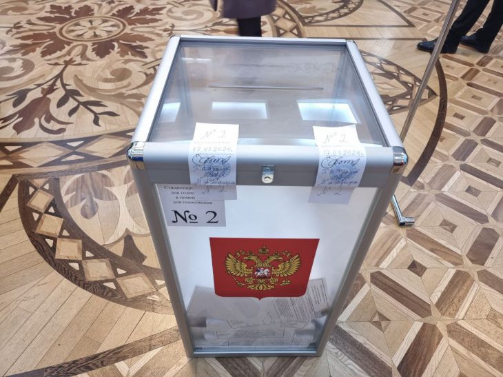 В живущих по московскому времени регионах открылись участки для голосования В живущих по московскому времени регионах открылись участки для голосования
