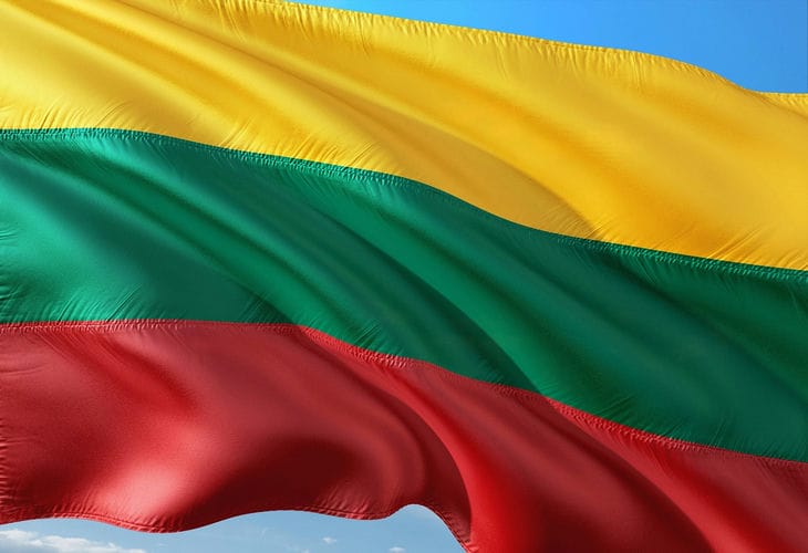 Литовский телеведущий призвал расстреливать родителей за русские песни Литовский телеведущий призвал расстреливать родителей за русские песни