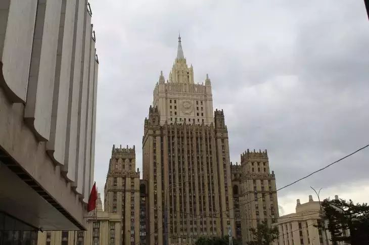 МИД прокомментировал выдачу журналистам из РФ виз США с ограничениями МИД прокомментировал выдачу журналистам из РФ виз США с ограничениями