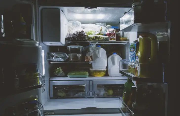 Терапевт оценила безопасность покрывшихся плесенью продуктов Терапевт оценила безопасность покрывшихся плесенью продуктов