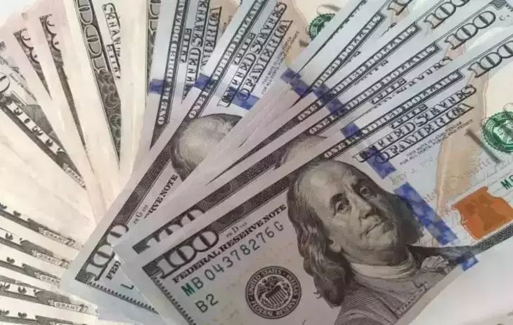 В США на аукционе продали за 9 млн долларов забытый в шкафу экземпляр конституции В США на аукционе продали за 9 млн долларов забытый в шкафу экземпляр конституции