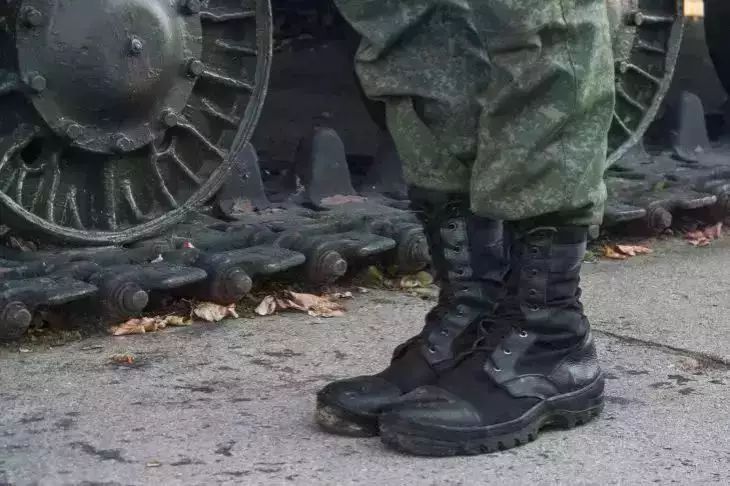 Антипов: десять человек покинули военную часть в Новосибирской области Антипов: десять человек покинули военную часть в Новосибирской области