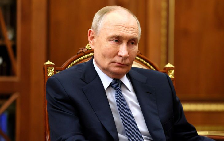 Футболки с «Крепким Орешником» Путина разобрали менее чем за сутки Футболки с «Крепким Орешником» Путина разобрали менее чем за сутки