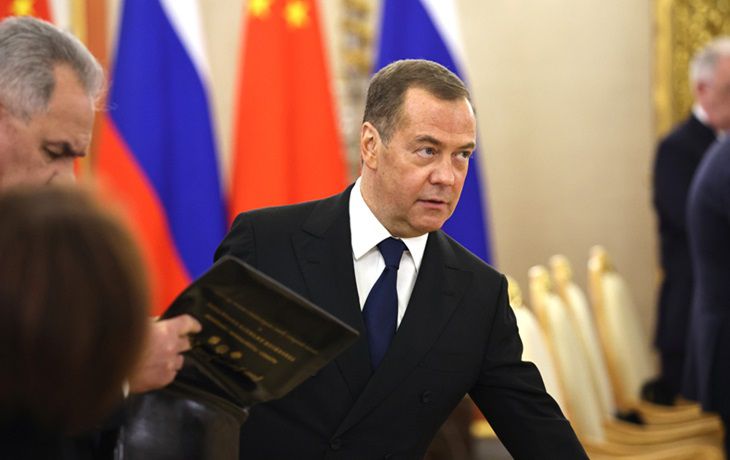 «Ущерб неприемлемый»: Медведев порассуждал об ударе «Орешником» по Европе «Ущерб неприемлемый»: Медведев порассуждал об ударе «Орешником» по Европе