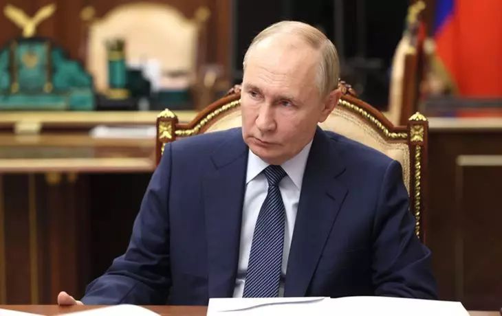 Путин назначил Хинштейна в Курск вместо избранного два месяца назад Смирнова Путин назначил Хинштейна в Курск вместо избранного два месяца назад Смирнова