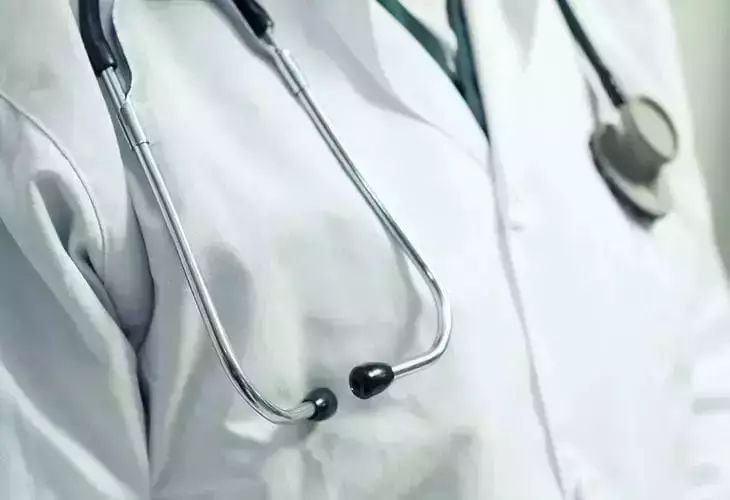 Студент заметил шишку на шее и узнал о смертельно опасном диагнозе Студент заметил шишку на шее и узнал о смертельно опасном диагнозе
