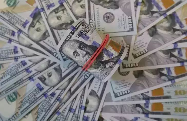Ассад отправил в Москву самолеты с 2 тоннами долларов и евро наличными Ассад отправил в Москву самолеты с 2 тоннами долларов и евро наличными