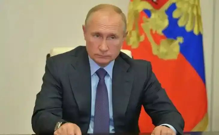Путин из Кремля выступил с новогодним обращением к россиянам Путин из Кремля выступил с новогодним обращением к россиянам