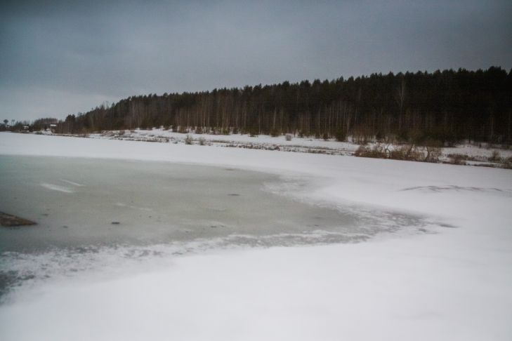 Водолазы подняли тело мужчины, провалившегося под лед на Байкале Водолазы подняли тело мужчины, провалившегося под лед на Байкале