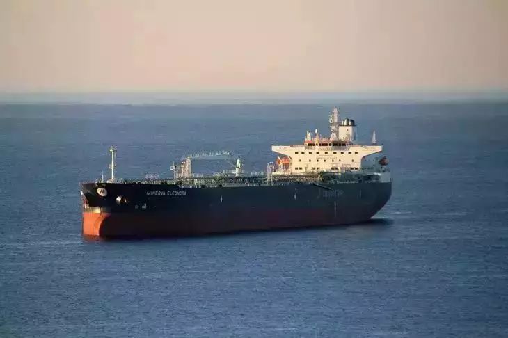 Якорь танкера Eagle S, задержанного в Финляндии, найден и поднят со дна залива Якорь танкера Eagle S, задержанного в Финляндии, найден и поднят со дна залива