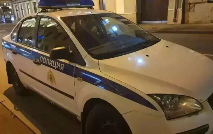 Подросток в балаклаве с молотком ворвался в курскую школу Подросток в балаклаве с молотком ворвался в курскую школу