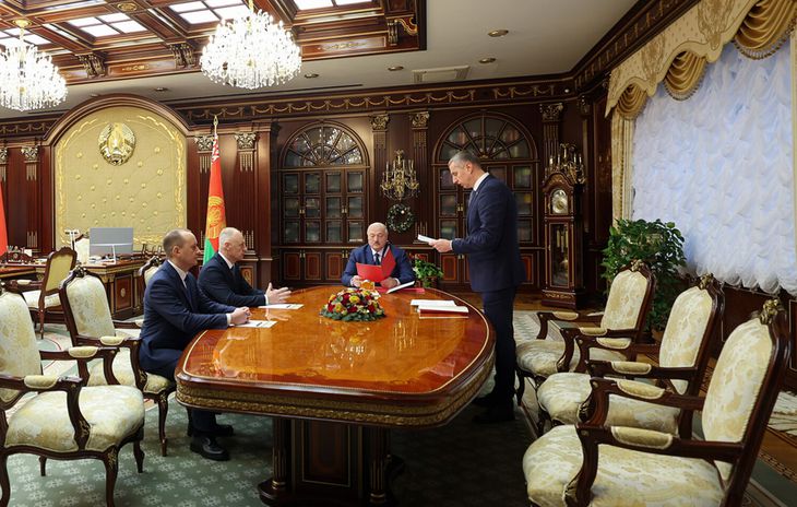 Лукашенко потребовал избавиться от размазни в правительстве Лукашенко потребовал избавиться от размазни в правительстве