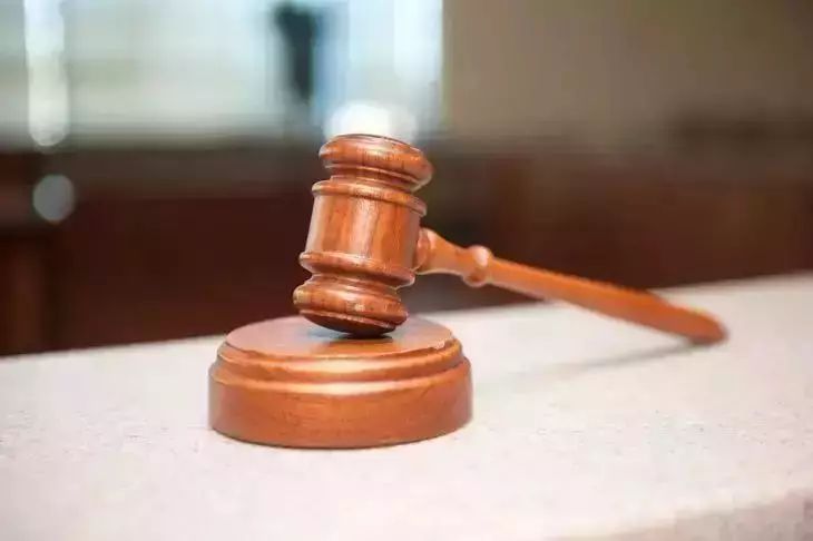 В суде изучат дело журналистки, назвавшей жену Макрона мужчиной В суде изучат дело журналистки, назвавшей жену Макрона мужчиной
