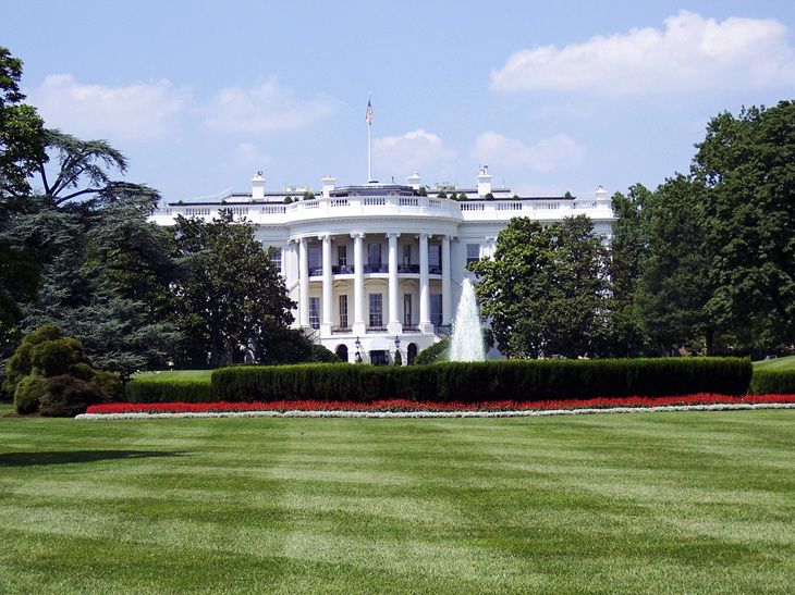 Дональд Трамп не вышел встречать Макрона в Белом доме Дональд Трамп не вышел встречать Макрона в Белом доме