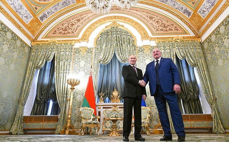 Лукашенко заявил, что Белоруссия не войдет в состав России Лукашенко заявил, что Белоруссия не войдет в состав России