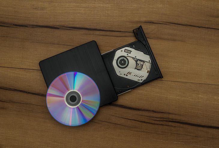 Ваши DVD-диски превращаются в пыль? Как спасти семейный архив до того, как станет поздно Ваши DVD-диски превращаются в пыль? Как спасти семейный архив до того, как станет поздно
