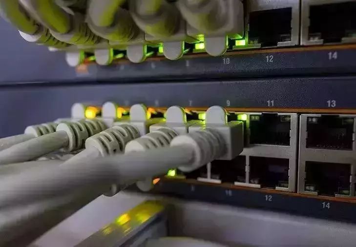 Ваш роутер раздает Wi-Fi соседям? 5 настроек для скорости и безопасности Ваш роутер раздает Wi-Fi соседям? 5 настроек для скорости и безопасности