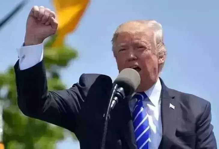 Трамп пригрозил Китаю дополнительными пошлинами в 50% с 9 апреля Трамп пригрозил Китаю дополнительными пошлинами в 50% с 9 апреля