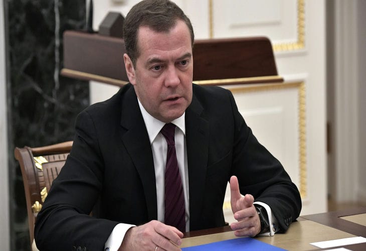 Медведев предложил создать альтернативу МУС Медведев предложил создать альтернативу МУС