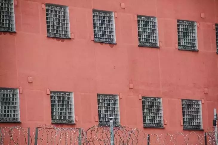 Сотрудница полиции тайно крутила романы с преступниками Сотрудница полиции тайно крутила романы с преступниками