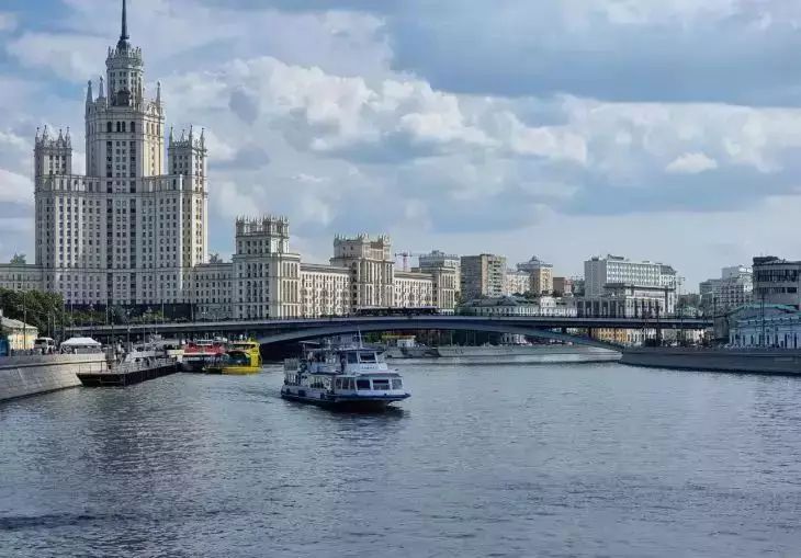 Как россияне отдыхают в мае 2025 года: праздники и перенос выходных Как россияне отдыхают в мае 2025 года: праздники и перенос выходных
