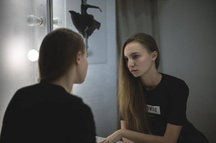 Как по отражению в зеркале заподозрить нехватку витаминов и минералов: 5 признаков Как по отражению в зеркале заподозрить нехватку витаминов и минералов: 5 признаков
