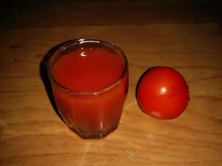Чем на самом деле полезен томатный сок и стоит ли пить его каждый день