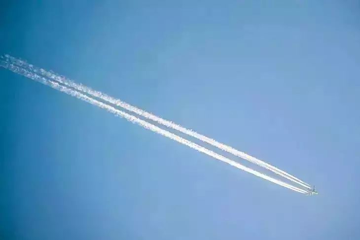 Самолет с 242 пассажирами на борту разбился в Индии