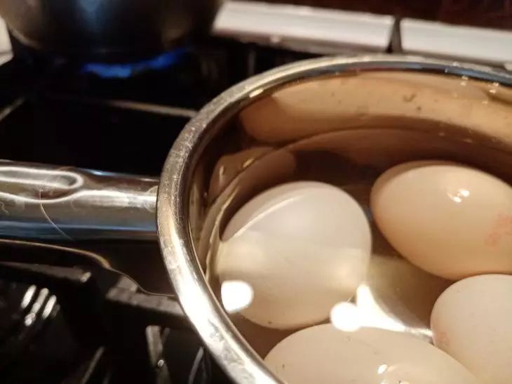 Не ешьте с яйцами эти 5 продуктов: привычные ошибки, которые подрывают здоровье Не ешьте с яйцами эти 5 продуктов: привычные ошибки, которые подрывают здоровье